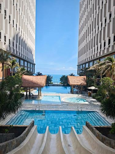 Suoi Nuoc Beach Apartment | Apec Mandala Sea View Bathtub by MLT