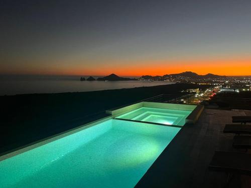 Los Cabos Apartment | Arch View Luxury Condo with Heated Rooftop Pool and Jacuzzi