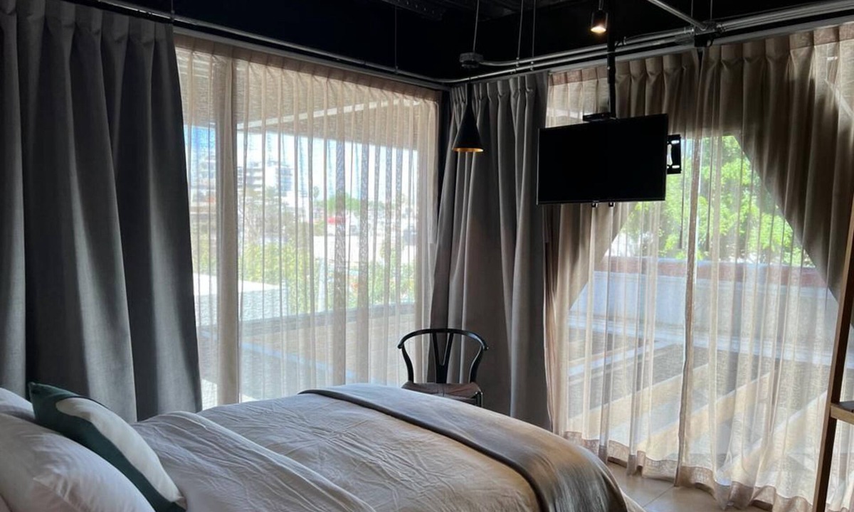Americana Hotel | Argentine Room 323