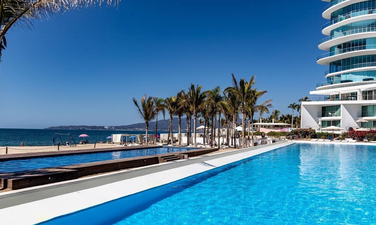 Flamingos Condo | Aria Ocean 501 – Sunsets, Sea Breeze & Style