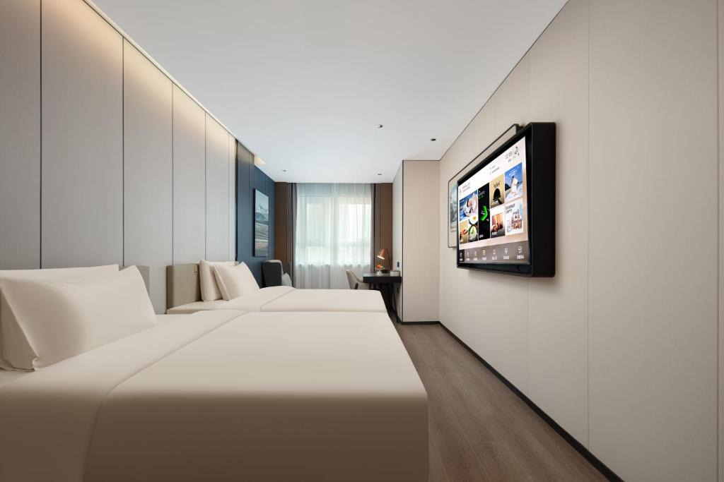 Urumqi City Centre Hotel | Atour Hotel People Square in Urumqi International Bazaar