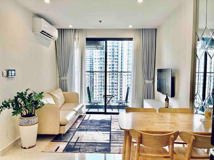 District 9 Apartment | BB Home - Vinhomes 1BR Apartment With Pool View