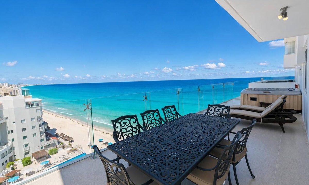 Zona Hotelera Condo | Beachfront – 19BR/16Bth – Penthouse Combo #301234
