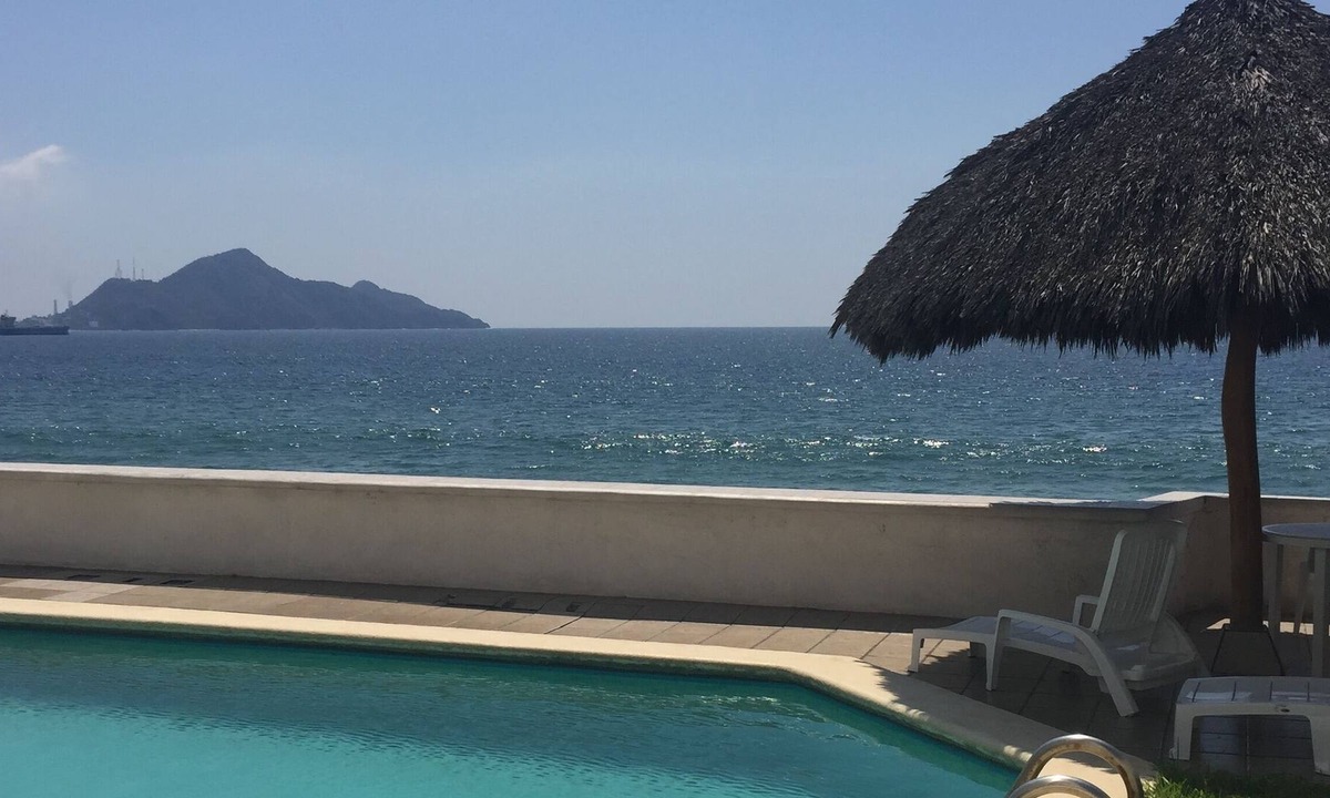 Fovissste Condo | Beachfront 2bed/2bath Condo with Pool