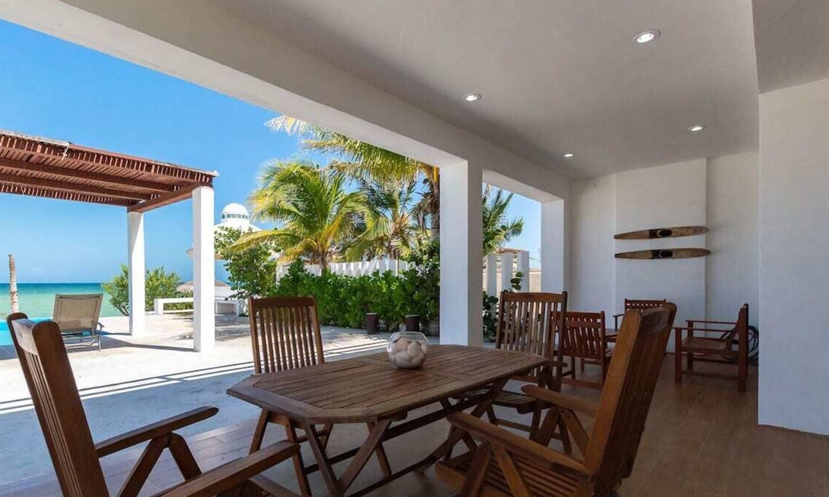 Merida House | Beachfront Coastal Retreat with private pool & terrace / Villa Tajota