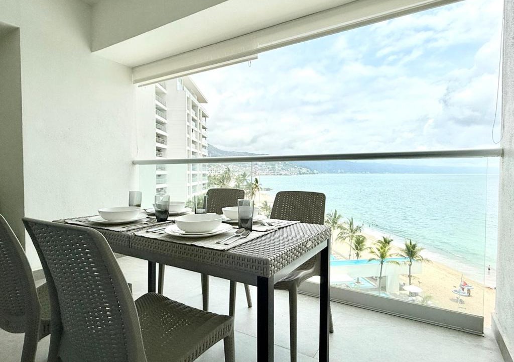 Las Glorias Apartment | Beachfront family friendly 1 bdr NT505