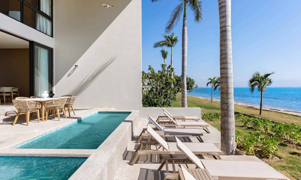 La Cruz de Huanacaxtle Condo | Beachfront Modern Luxury W/Pool! Sleeps 16!