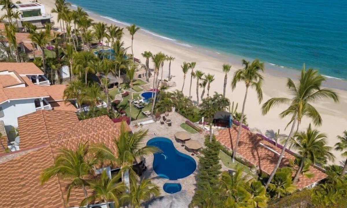 Palmilla Villa | Beachfront Paradise in Palmilla, Toys Included! Great Staff, Swimmable Beach