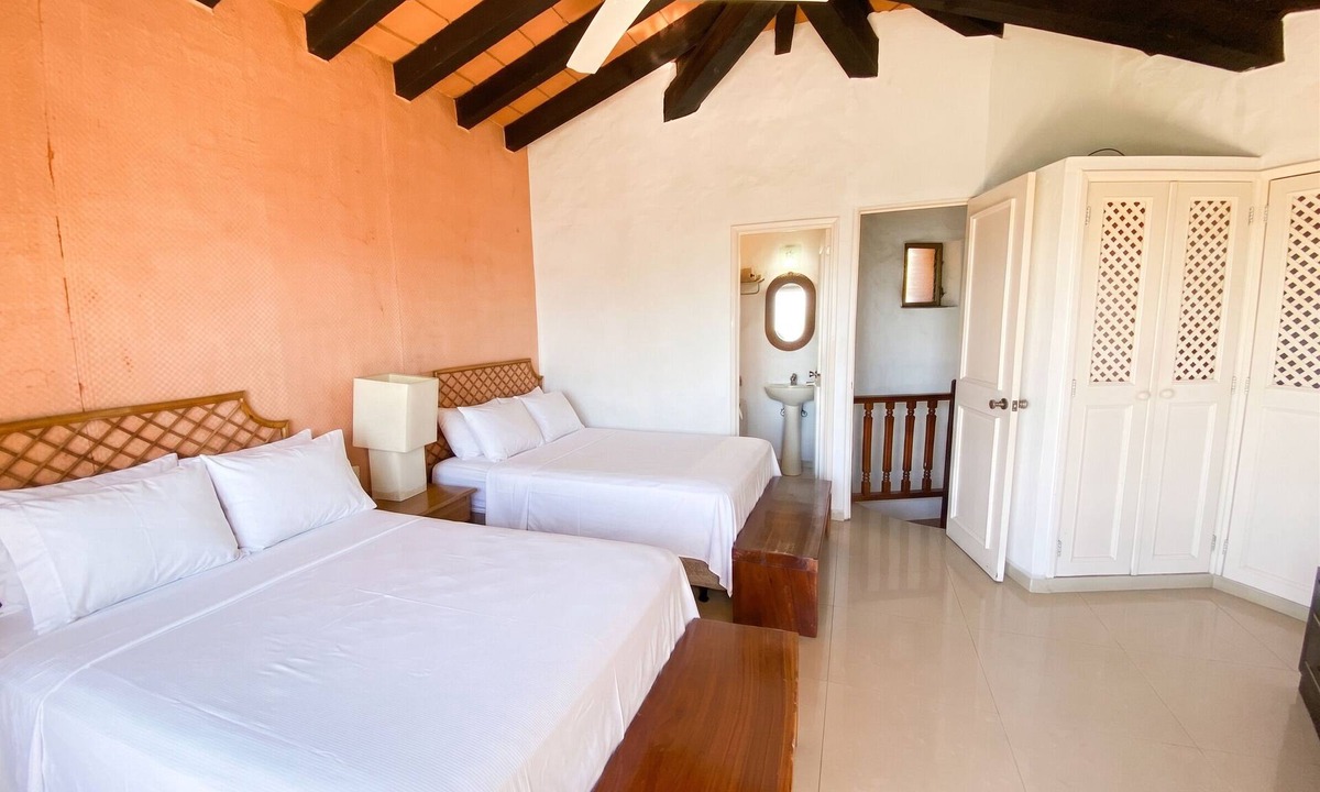 South Hotel Zone Apartment | Beachfront Paradise, 5-bdr, 3-bath, Resort Access