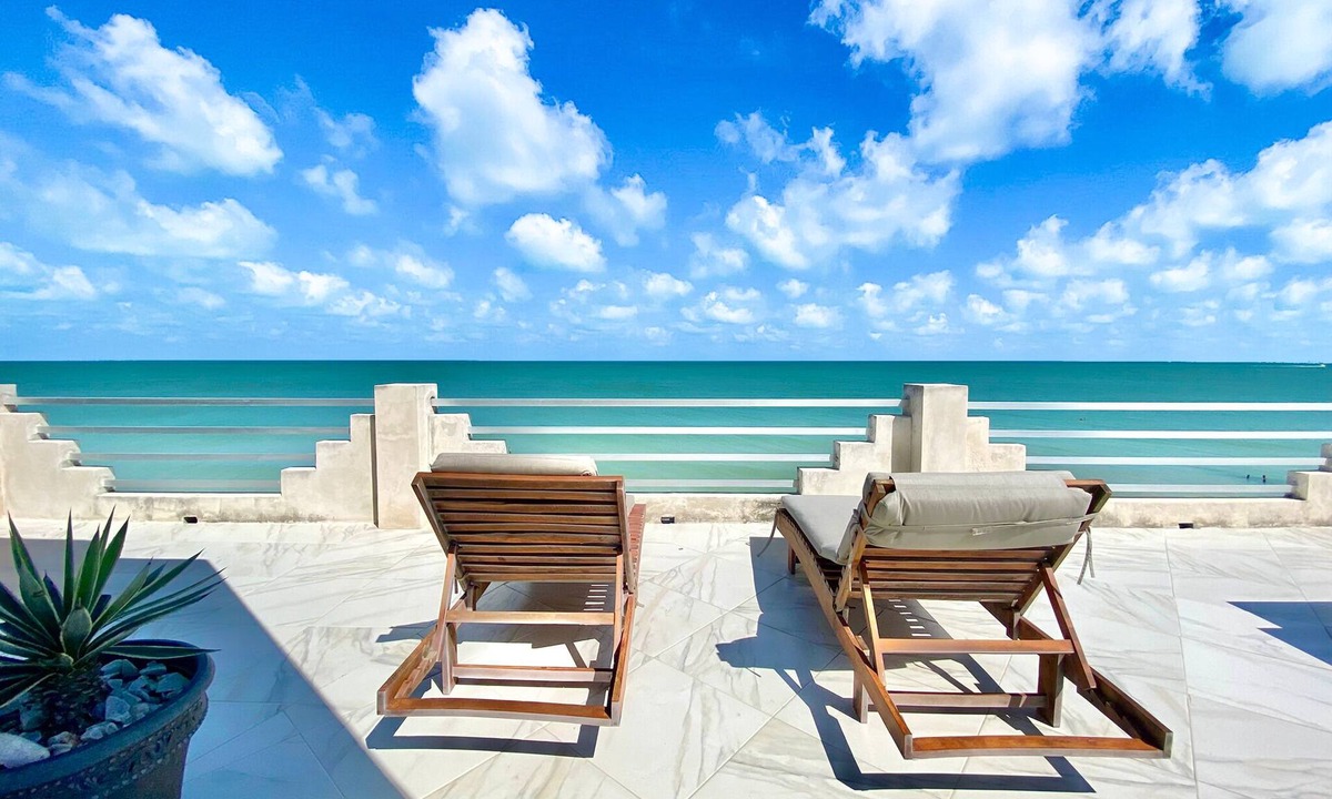 Chelem Condo | Beachfront Penthouse with pool and amazing views