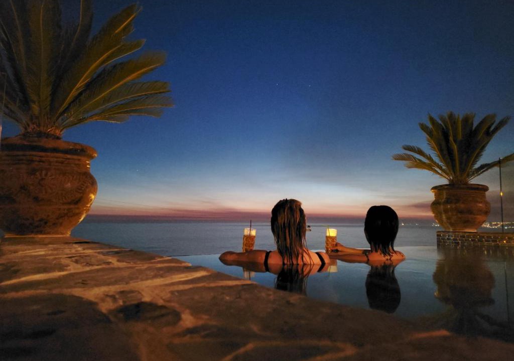 Primo Tapia Villa | BeachPleaseBaja - Villa with Infinity Jacuzzi