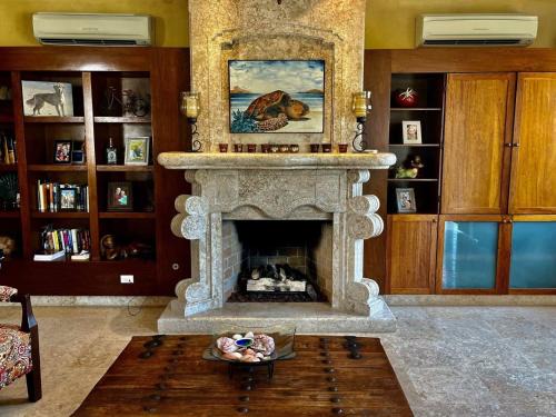 Nopolo House | Beautiful custom Home Amazing Ocean View