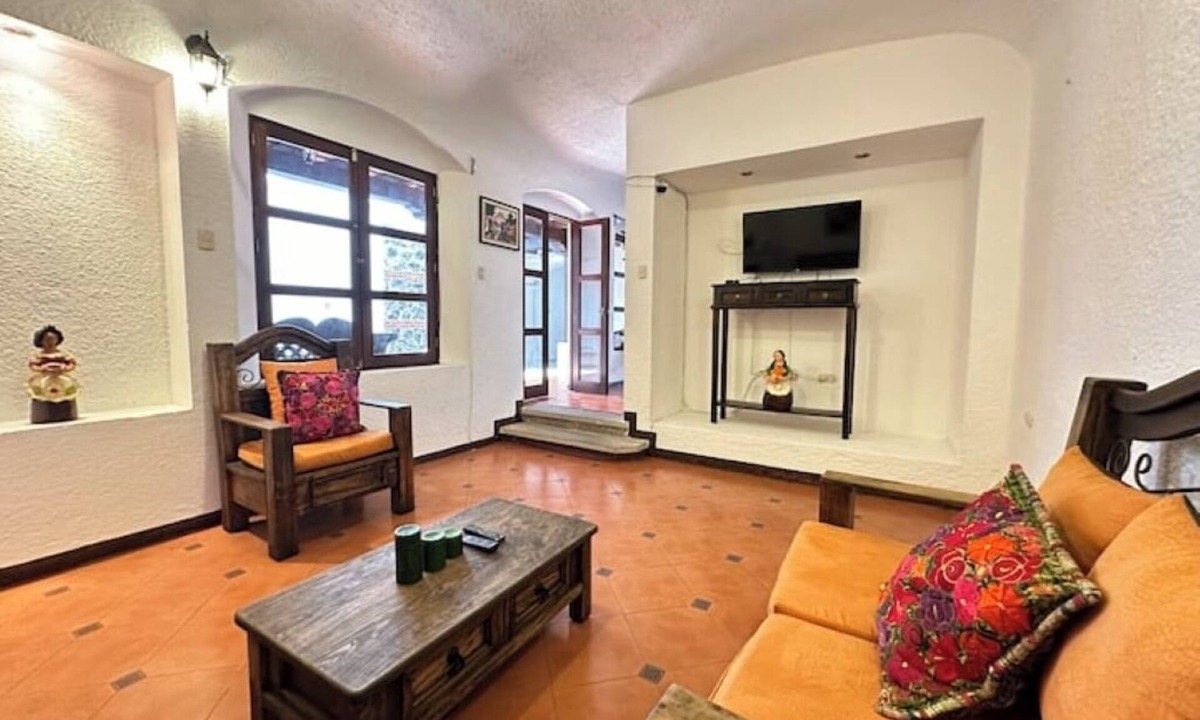 Zona 4 House | Beautiful family house next to Antigua Guatemala