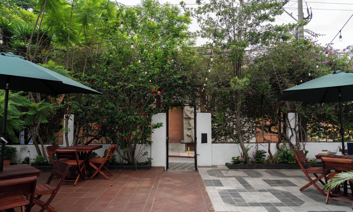 Zona 5 House | bed in shared dorm Rio Hostel in Guatemala City Zone 4, pedestrian streets.