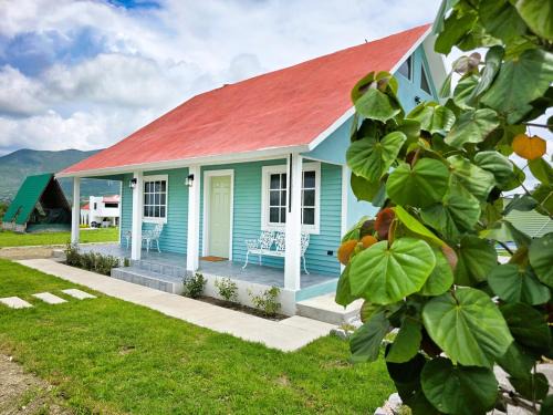 Cardonal Ski Chalet | Blue House near Tolantongo Caves