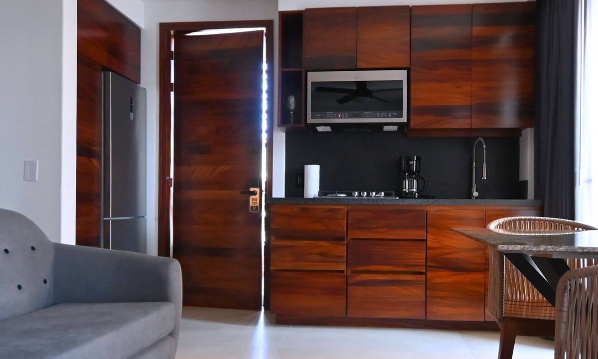 Emiliano Zapata Apartment | Bright & Modern Studio/Walk to Rests Bars & Beach!