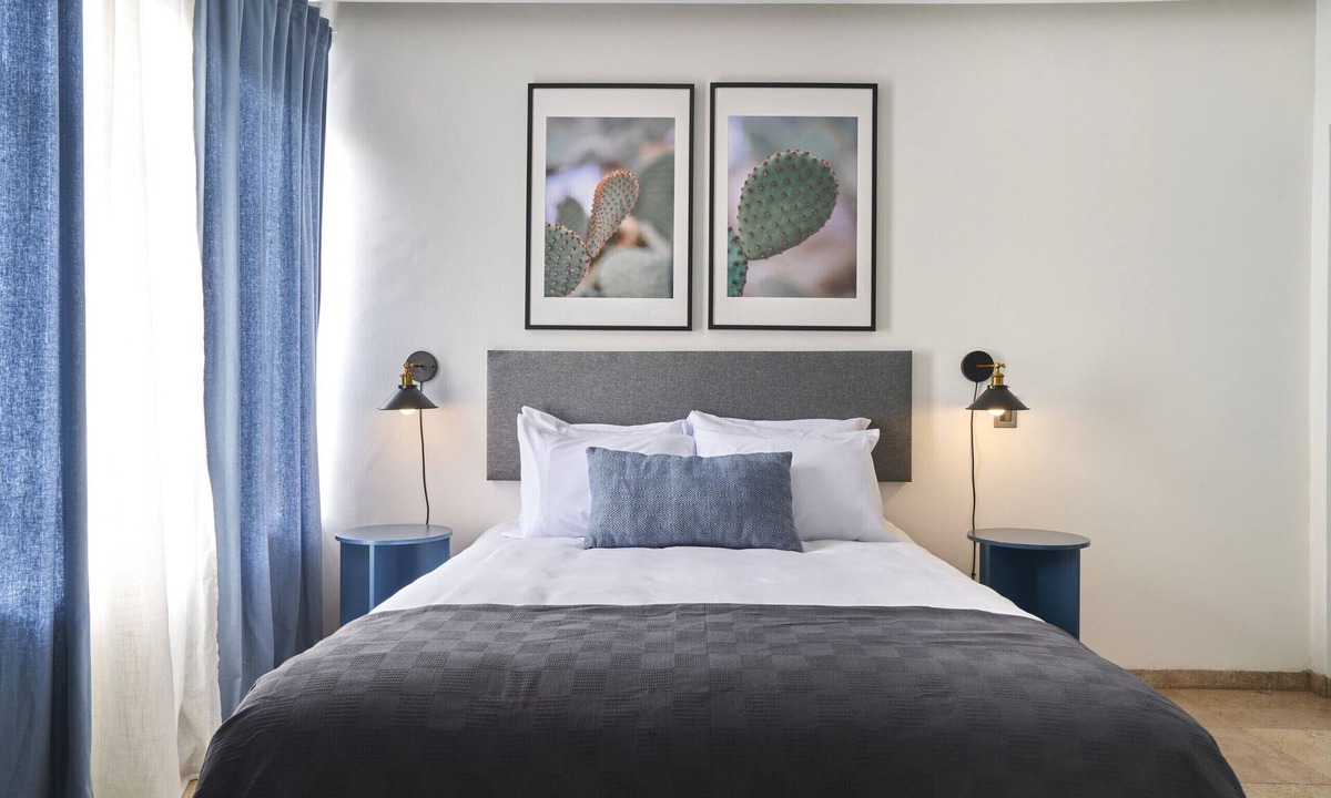 La Condesa Bed & Breakfast | Bright room private bathroom La Condesa C9