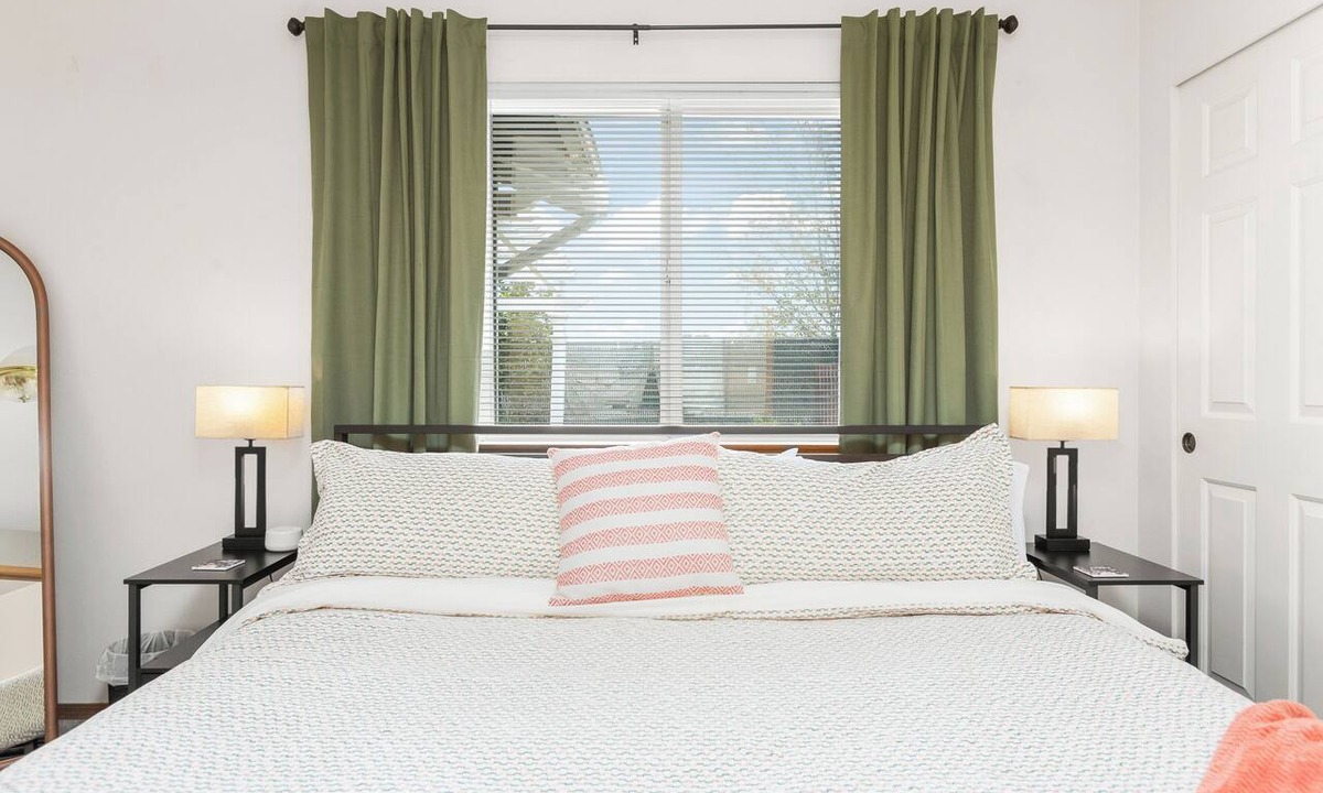 Pullman House | Bright, Single-level 2BR/2BA Townhome with Open Living Spaces and Relaxing Patio