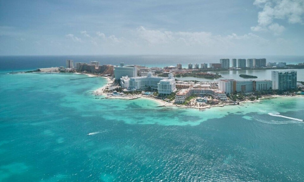 Punta Cancun Condo | Cancún | Couples Beach Retreat | Pool + Beach