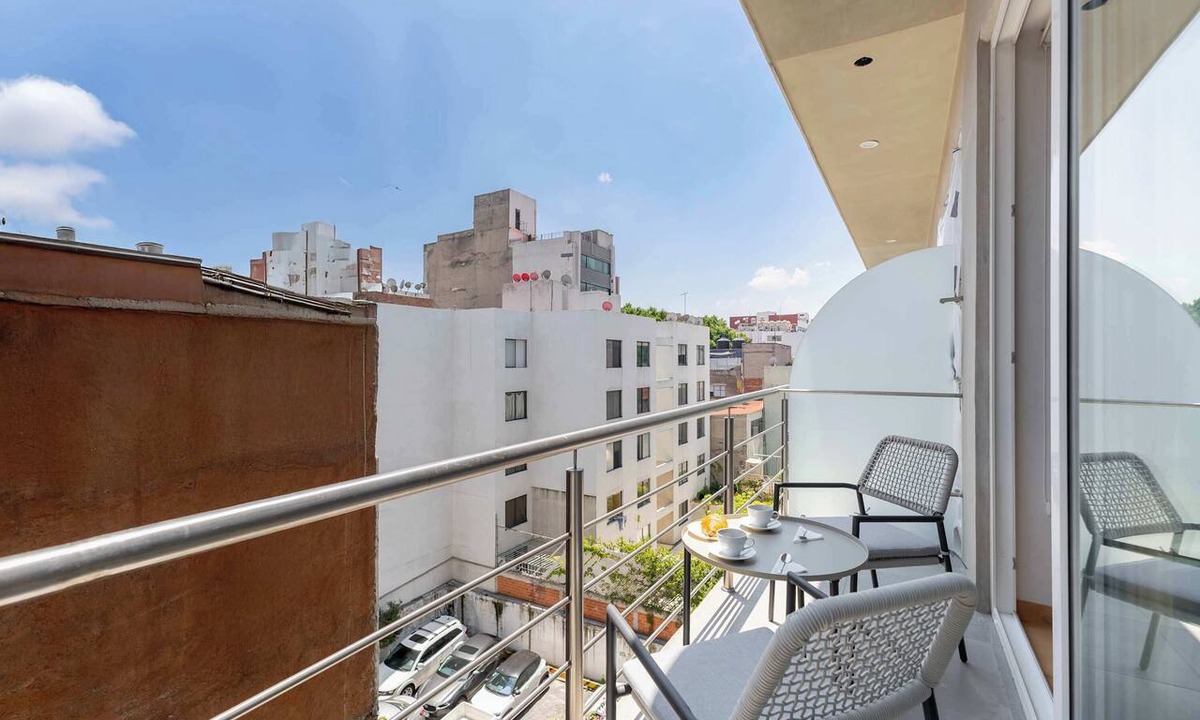 Reforma Apartment | Capitalia Juarez | Central Studio + Balcony & Gym