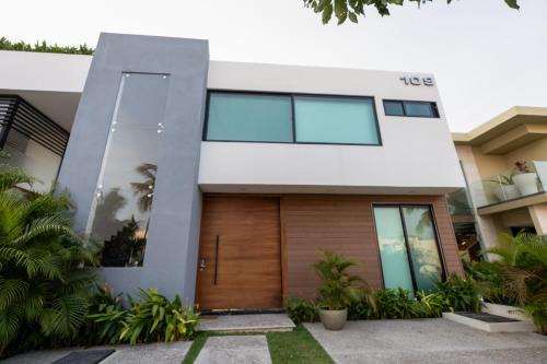 La Cruz de Huanacaxtle Villa | Casa 4 recamaras, alberca, terraza y club playa.