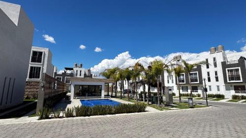 Coronango House | Casa con alberca, jardín, fogata, cerca de ValQuirico, VW Finsa