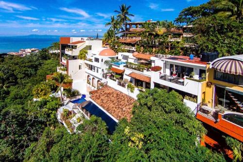 Romantic Zone Hotel | Casa Cupula LGBT Luxury Resort