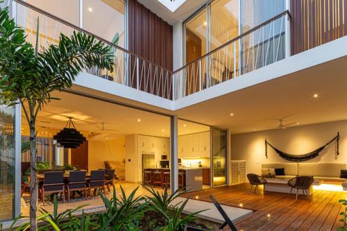 Zona Paseo Montejo House | Casa del Paseo Luxury Home in Centro Rooftop Bar & 2 Pools