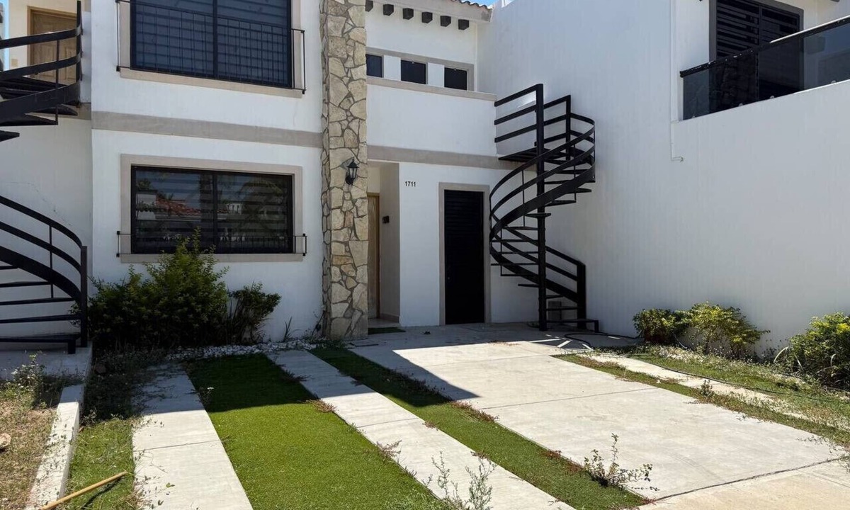 Cerritos House | Casa Familiar en Azul Marino by Partner Host