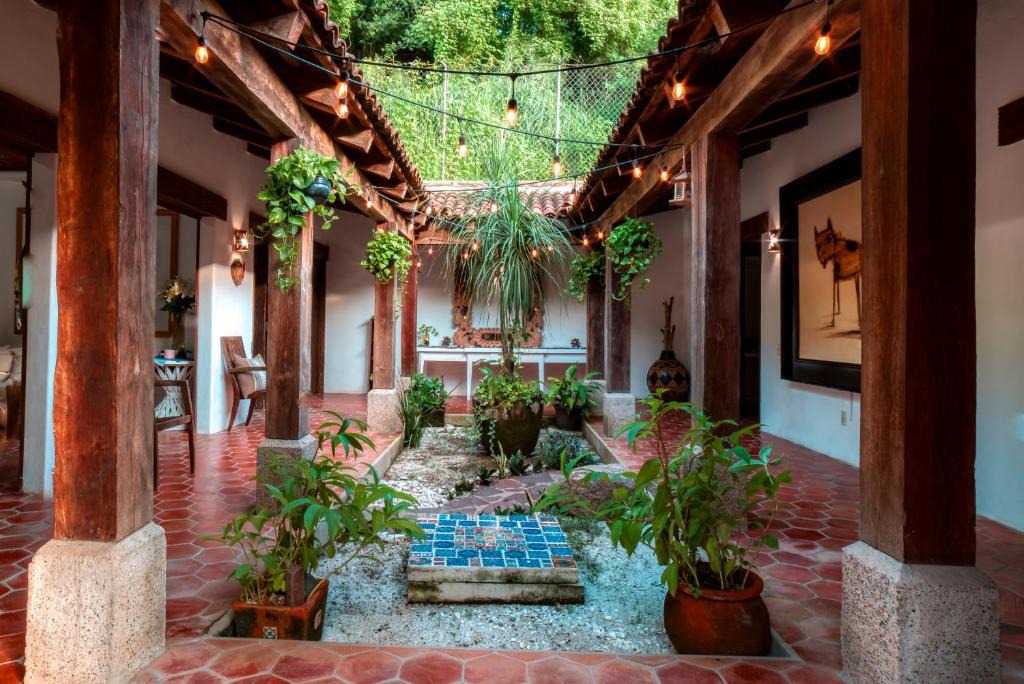 North End House | Casa Hacienda