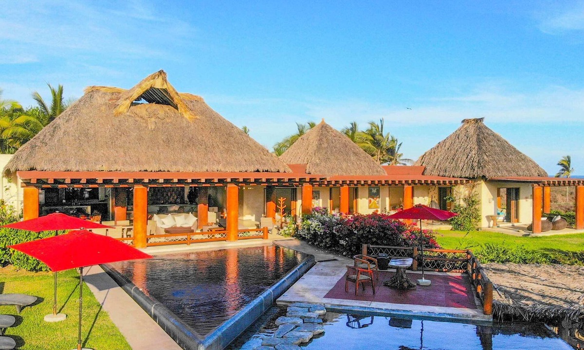 Petacalco House | Casa Irekua | Luxury beachfront retreat