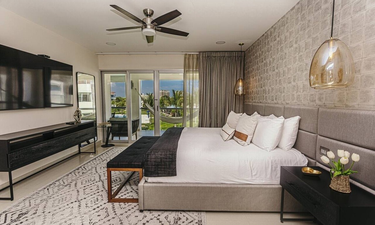 Puerto Juarez Condo | Casa Lanai (4-Bedroom Condo) with Pool by RedAwning