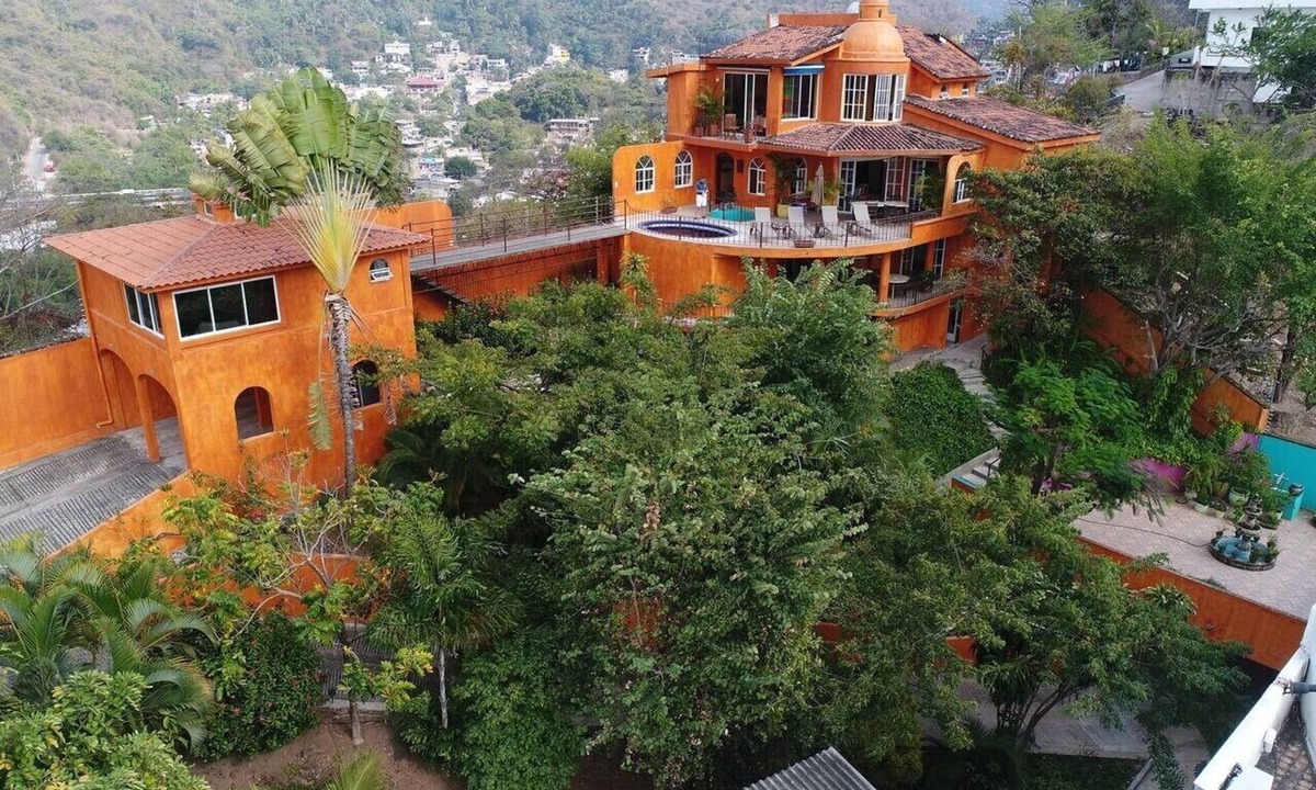 Alta Vista Villa | Casa Lorenzo, Lush Landscape, Intown, Privacy