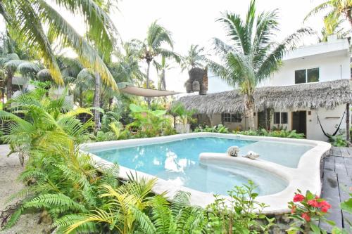El Cuyo Hotel | Casa Maria Bonita & Restaurant El Cuyo by Spot Rentals