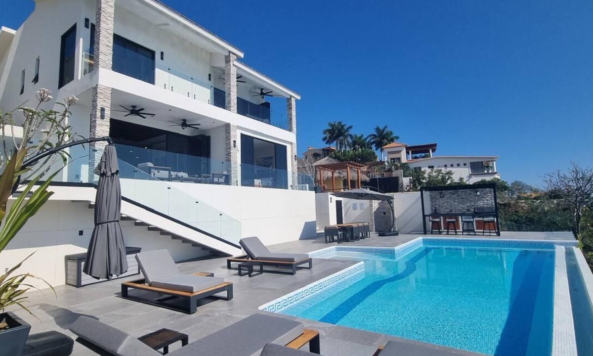 Santa Maria Huatulco House | Casa Picos Palace with swimming pool and panoramic ocean view in Huatulco Bays