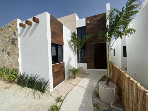Puerto Yucalpeten House | Casa Saasil with Starlink & Private Pool