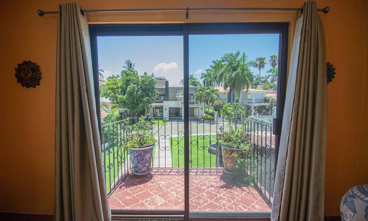 Balcones de Loma Linda House | Casa Santa Gadea on the Golf Course