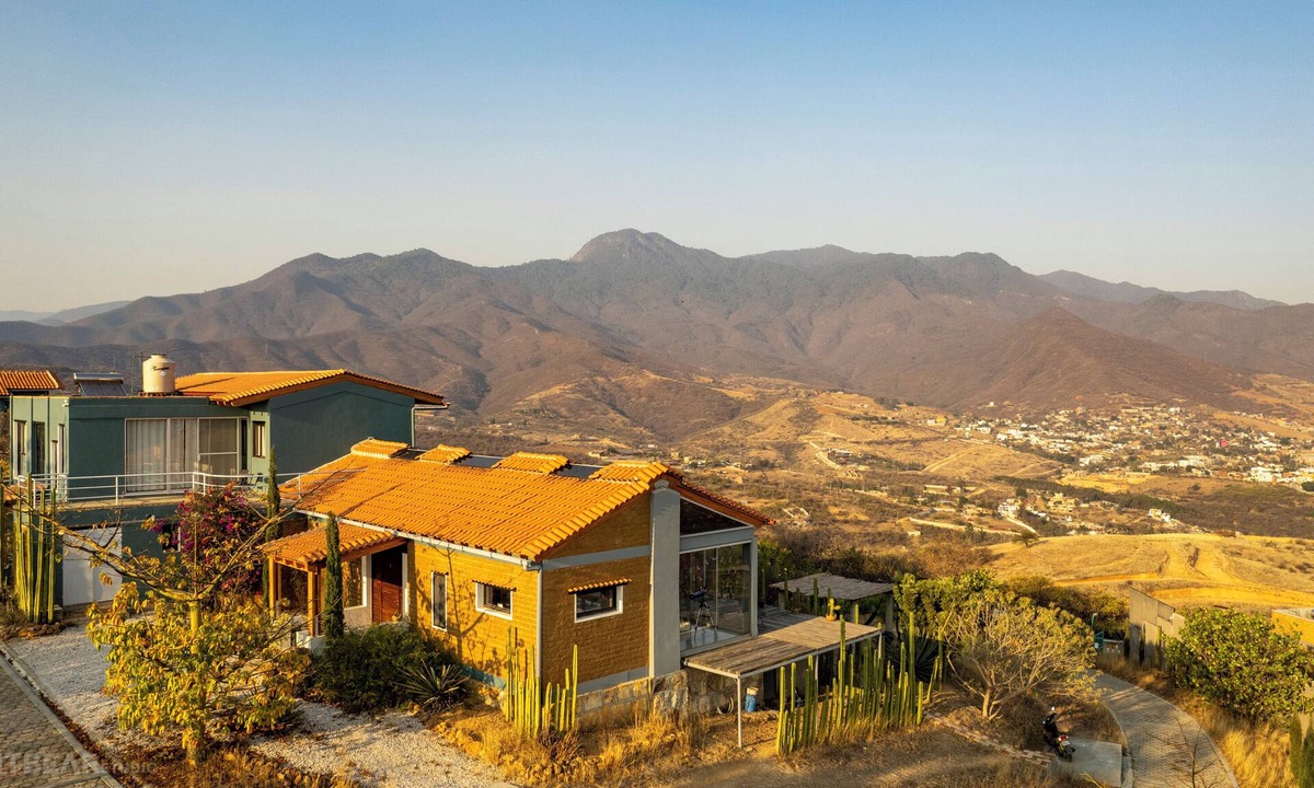 Oaxaca Villa | Casa Utopia (Casa Divina + Horizonte): Divine house in nature close to the city