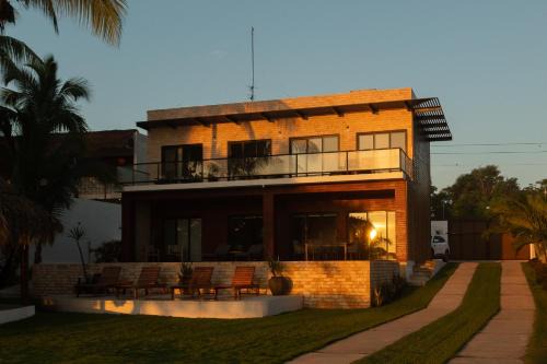 Othon P. Blanco Villa | Casa Xchel - Lujo frente a la Bahía piscina jacuzzi y deck