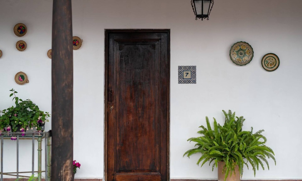 Antigua Guatemala Apartment | Central colonial apartment with private balcony