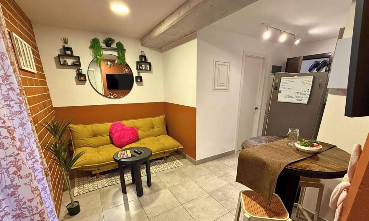 Zona 10 Apartment | Central Location, Secure, Vibrant Night Life!