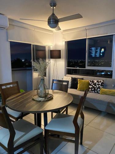 San Juan de Dios Apartment | Centro hist único con balcon hermosa vista a la ciudad Aa Pool Sec24h Parking free Gym