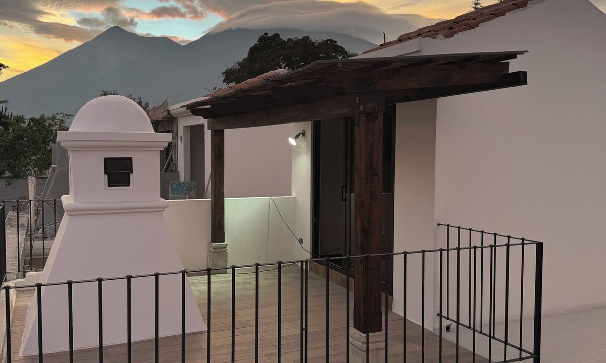 Alotenango House | Charming Townhouse in Barrio Entre Flores: Your Gateway to Antigua Guatemala