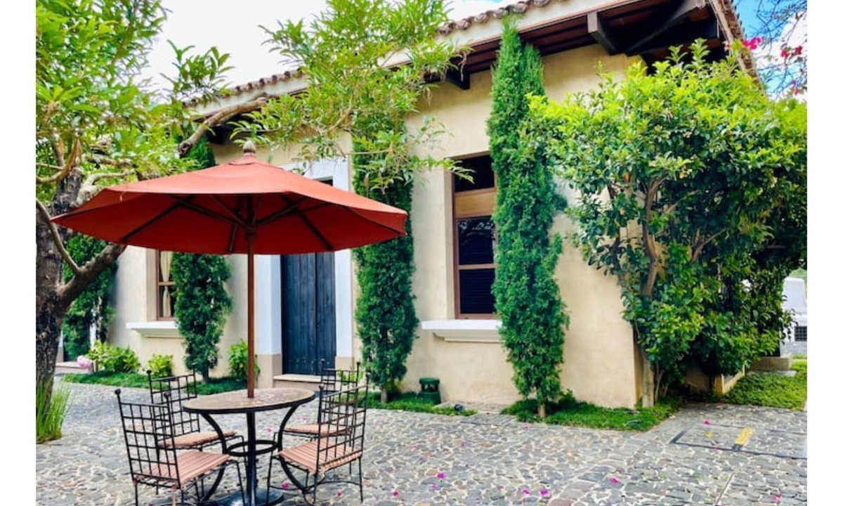 Antigua Guatemala Villa | Charming Villa in Antigua 3 to 4 guests heated pool 1 parking shuttle