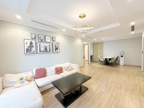 Hai Ba Trung Apartment | City Center 4BR Apartment