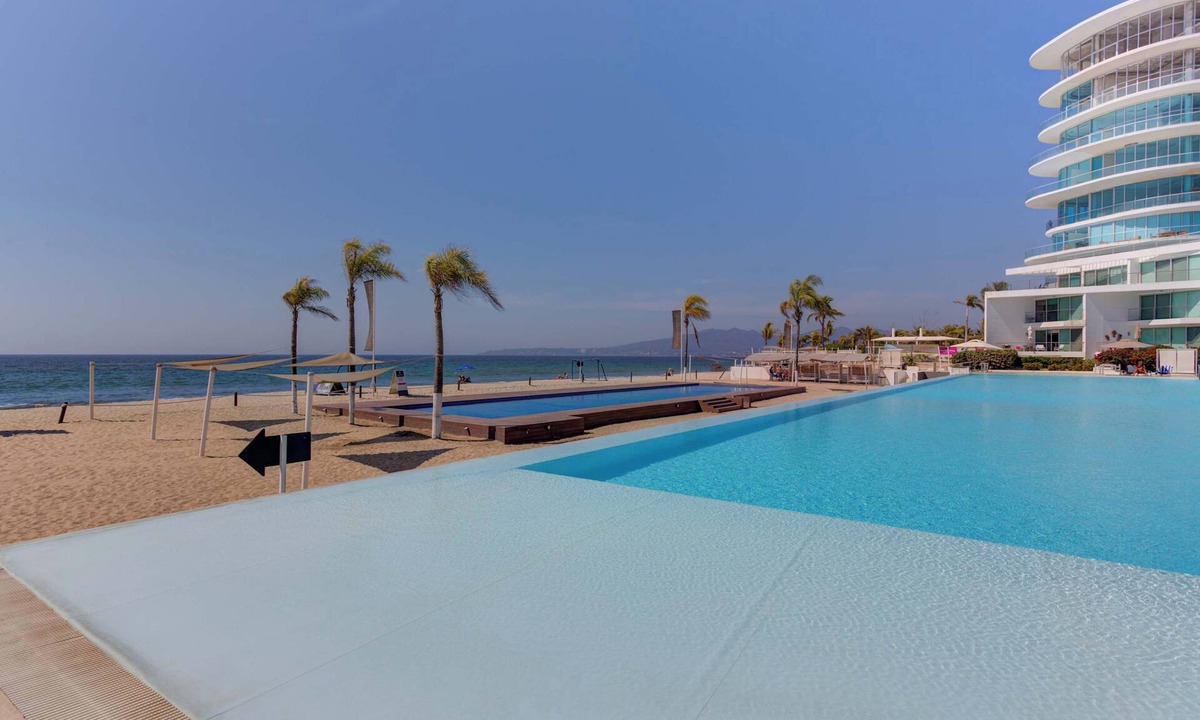 Flamingos Condo | Coastal condo w/beach access & resort perks