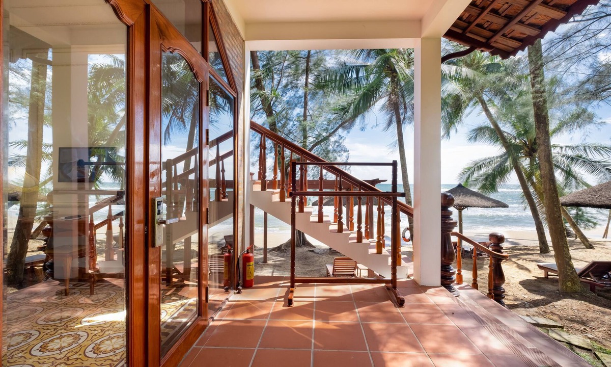 Ong Lang Hotel | Coco Palm Beach Resort & Spa