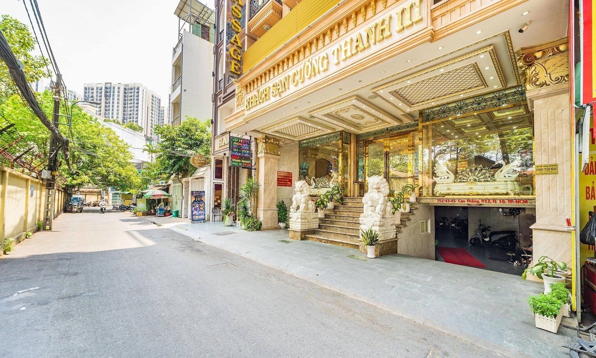 District 10 House | Comfort Stay Steps from Children’s Hospital 1