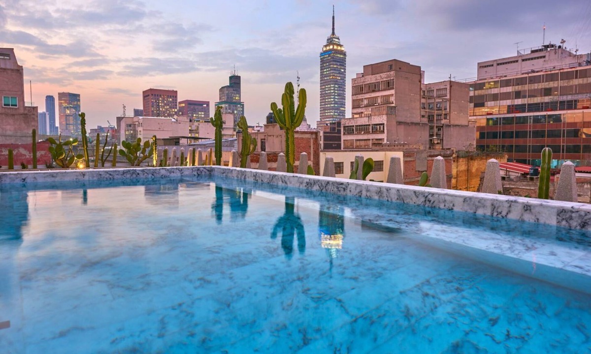 Historic Center Hotel | Comfortable 2 Queen Bed Stay Near Zócalo & Mexico City Landmarks