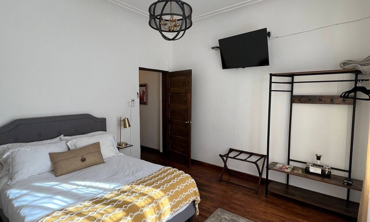 Ciudad Juarez Hotel | Comfortable room in boutique Hotel Villa Reyna in historic house built in 1900!